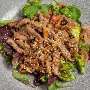 teplyj-salat-s-telyatinoj